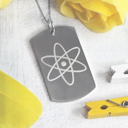 Серебряный мужской жетон Атом с гравировкой на заказ