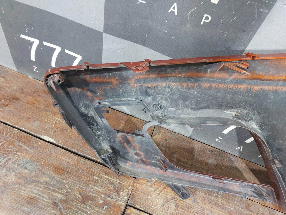 Накладка переднего бампера правая Vesta Cross 15-22 Б/У Оригинал 8450031006