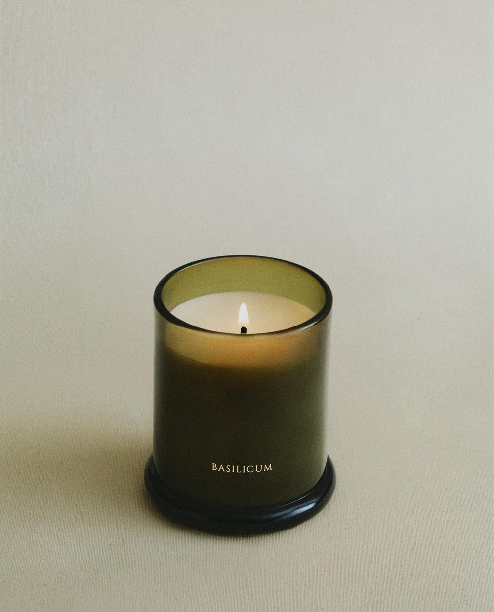 Zara Home Свеча ароматическая Basilicum 150 г, растительный воск, аромат свежий цитрусовый, Горчичный