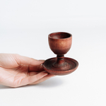 Деревянная подставка для яйца с солонкой из древесины сибирского кедра. ES10