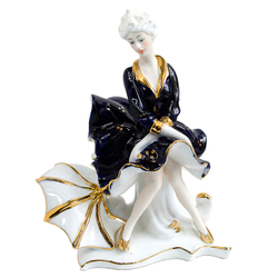 Дама с зонтиком. Фарфор, бисквитный фарфор, роспись ручная золотом. Италия, Autumn BSB. ХХ век