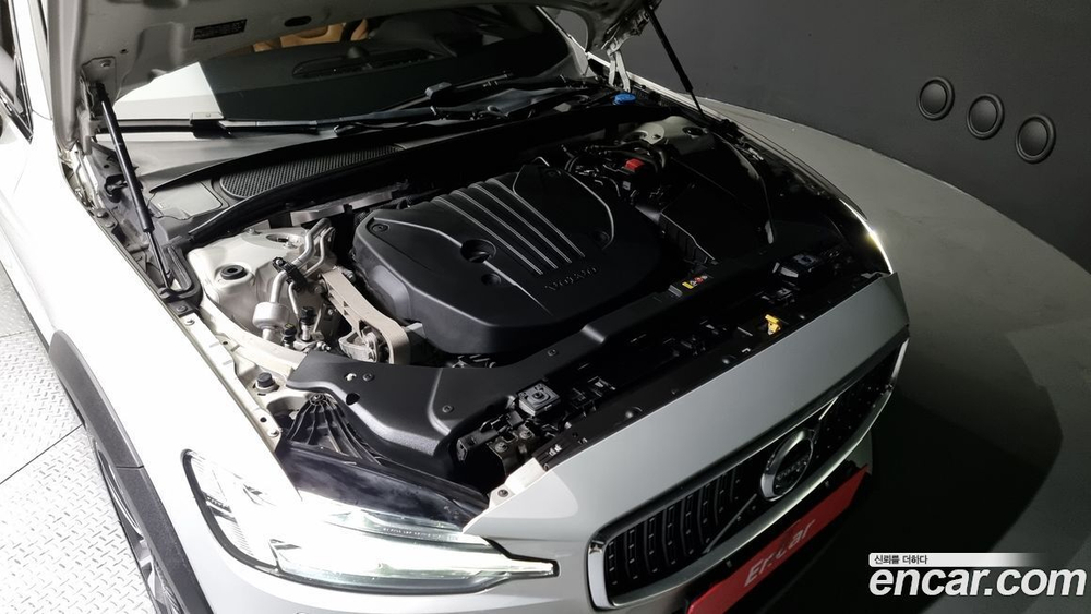 Volvo V60 Cross Country 2 Generation B5 Pro AWD (09.2020)