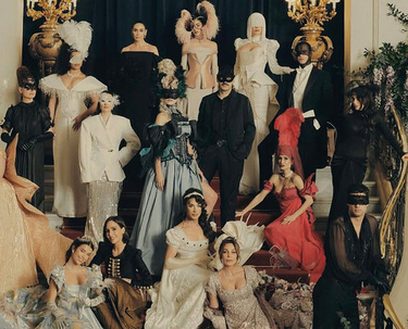 Кто в чём был на балу-маскараде Netflix x Bridgerton в Мадриде