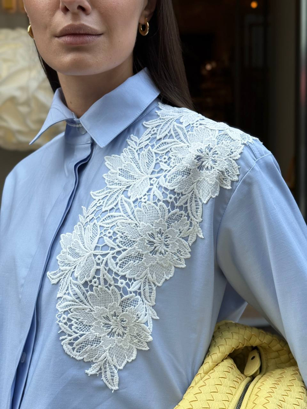 Рубашка голубая