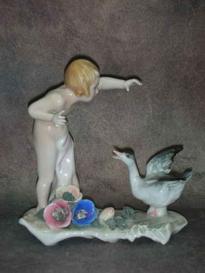 Статуэтка. Фарфор. Девочка и гусь. Karl ENS. Германия