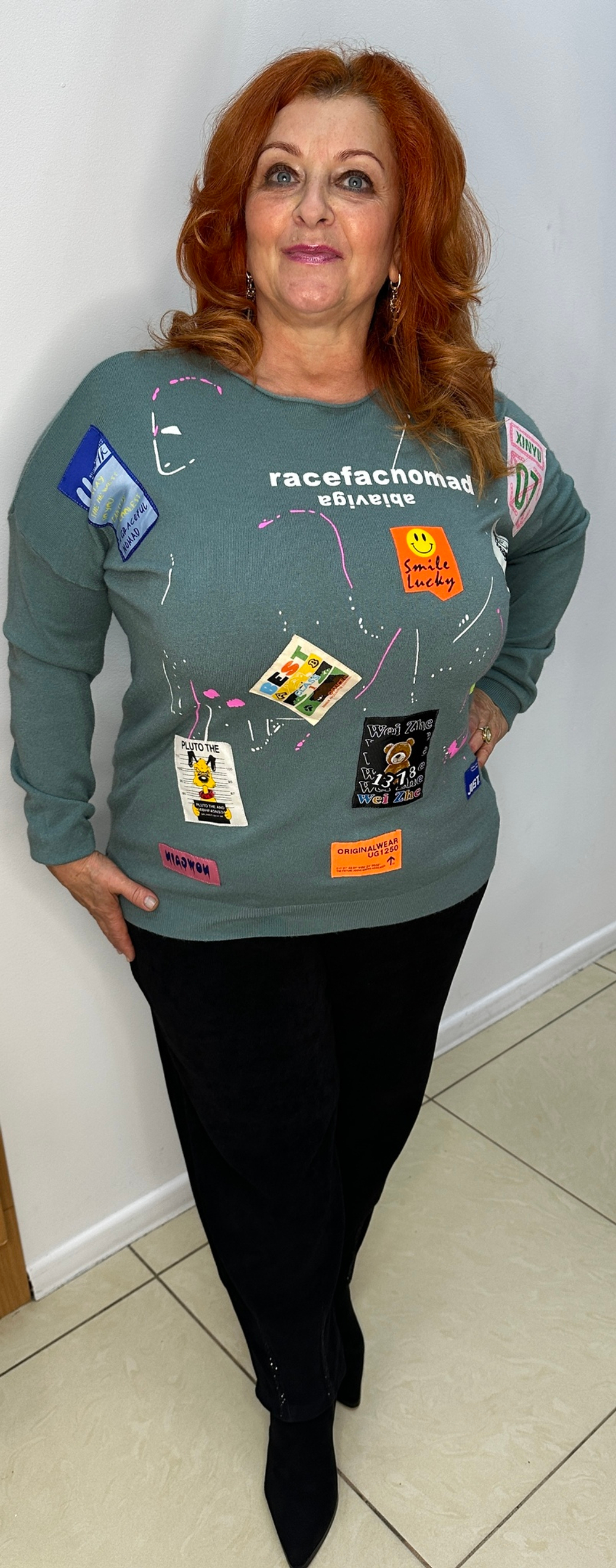 Джемпер с ярким принтом по лицевой стороне