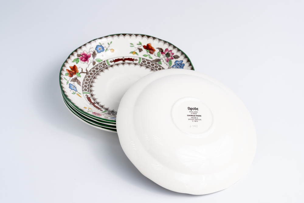 Пять блюдец из сервиза «Китайская роза» (Chinese Rose)