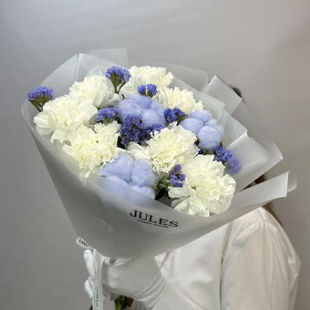 «Нежность в облаках» с диантусами и хлопком