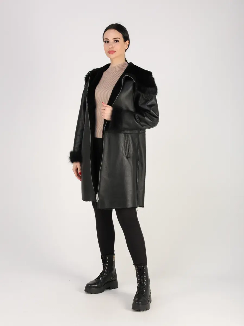 Дубленка зимняя натуральная с капюшоном длинная