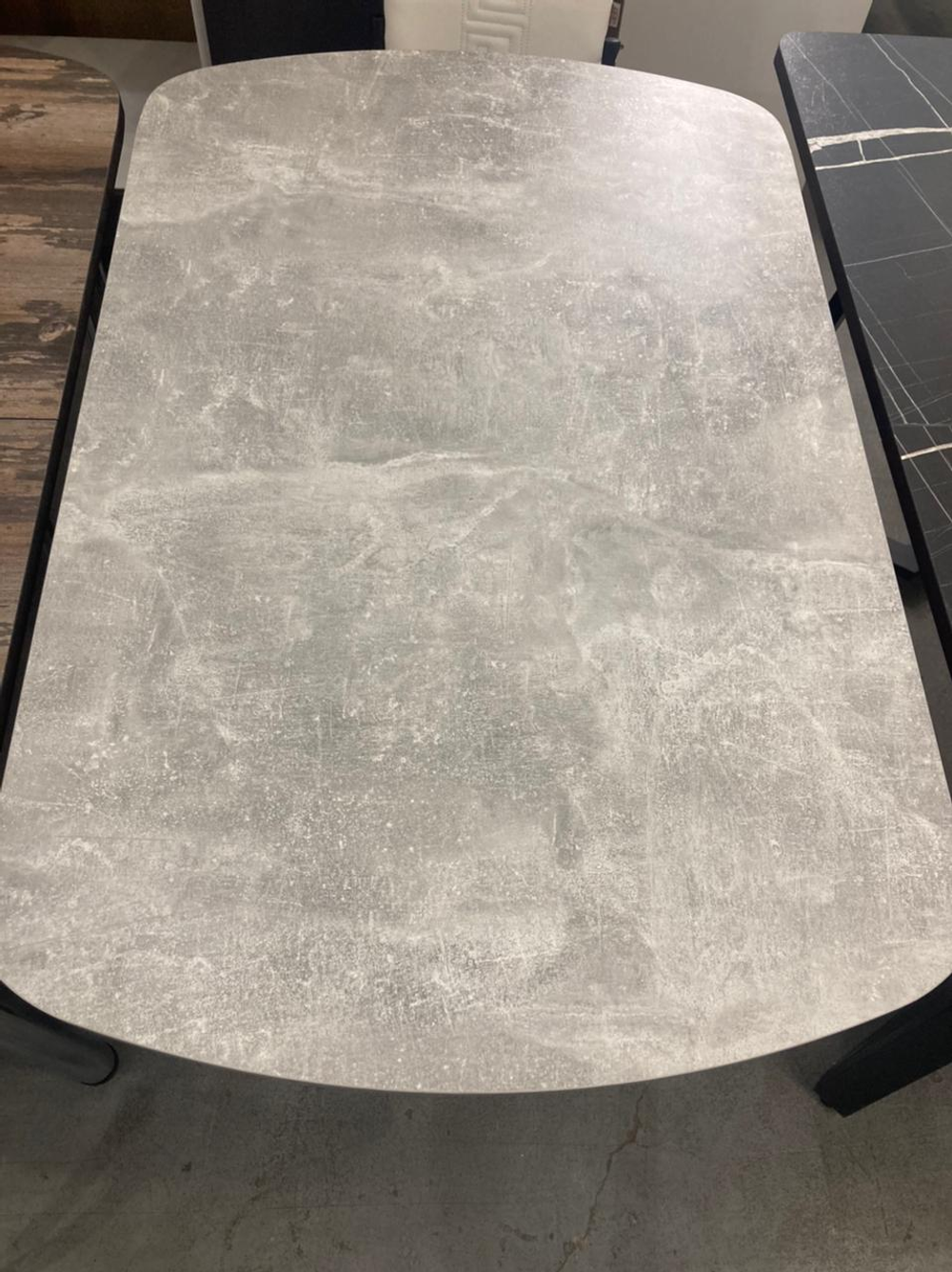 Стол раздвижной ЛДСП (подстолье прямое раздвижное бетон светлый)