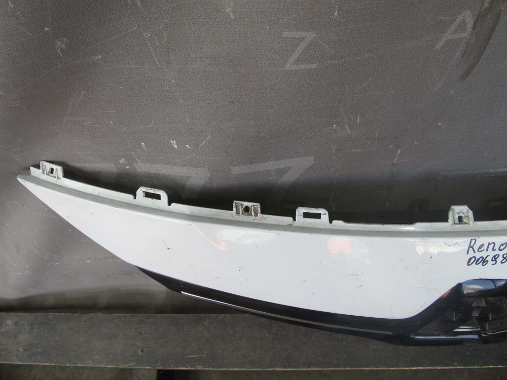 Решетка радиатора Renault  Fluence 1 09-17 Б/У Оригинал 623108841R