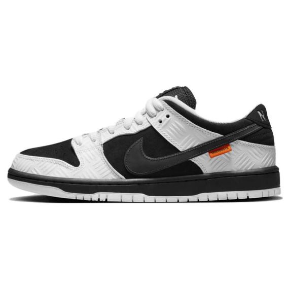 TIGHTBOOTH x Nike Dunk SB Pro &quot;Black and White&quot;