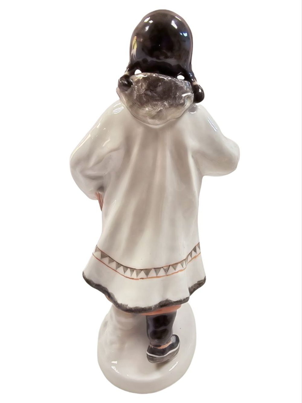 Фарфоровая статуэтка "Якутка с цветком и книгой" ЛФЗ