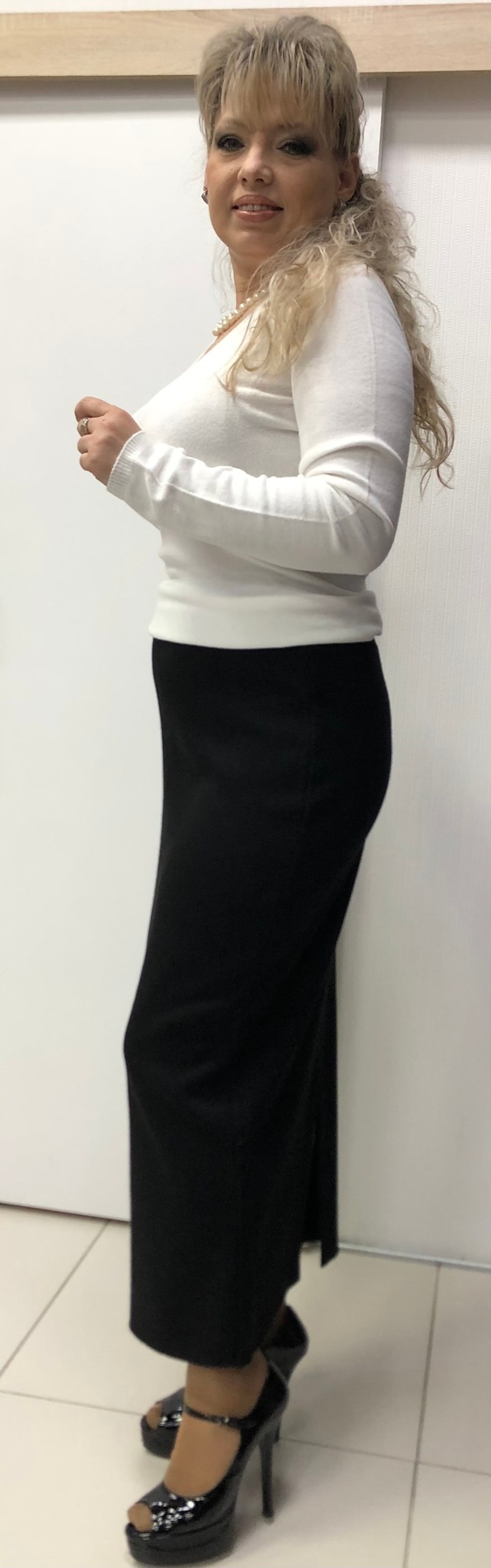 Теплая длинная юбка с одним разрезом