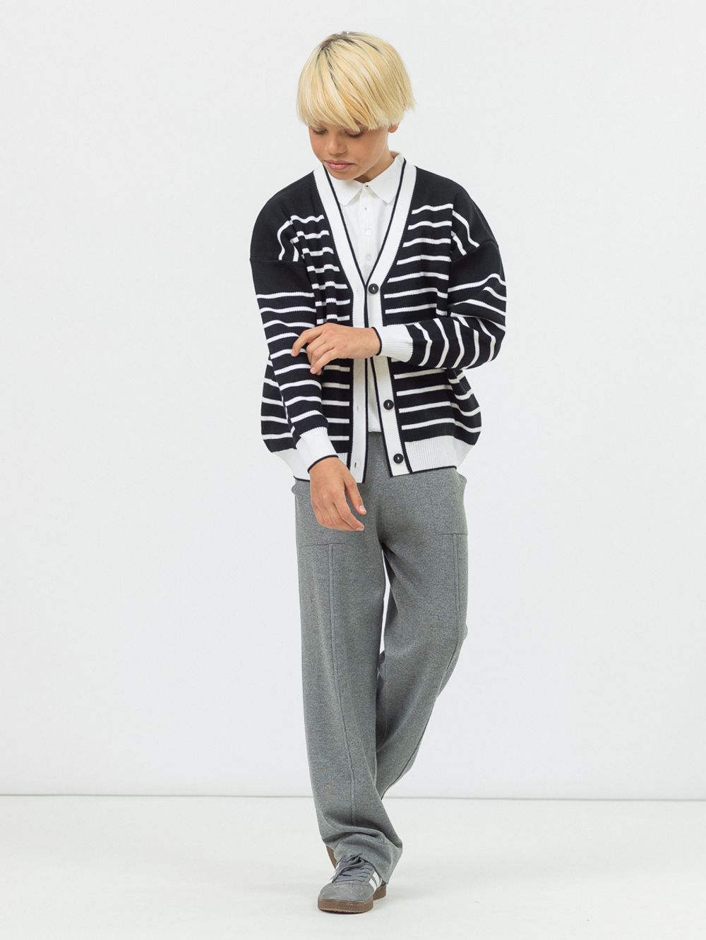 Кардиган для мальчика в школу AT1010 черно-белый