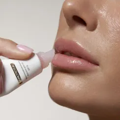 Восстанавливающий бальзам для губ SPF 15