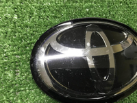 Эмблема решетки радиатора Toyota Camry xv70 17-21