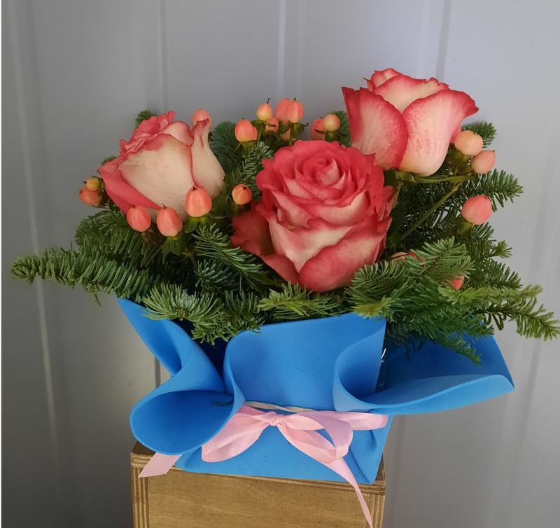 Композиция "Комплимент из роз" Композиция "Комплимент из роз"