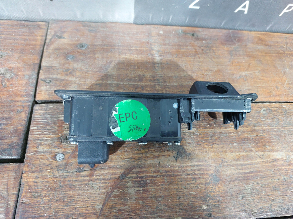 Ручка крышки багажника Geely Monjaro 21-нв Б/У Оригинал 7045133700