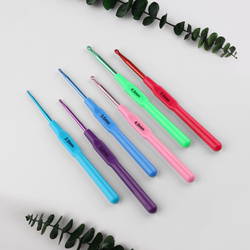 Набор крючков для вязания с пластиковой ручкой