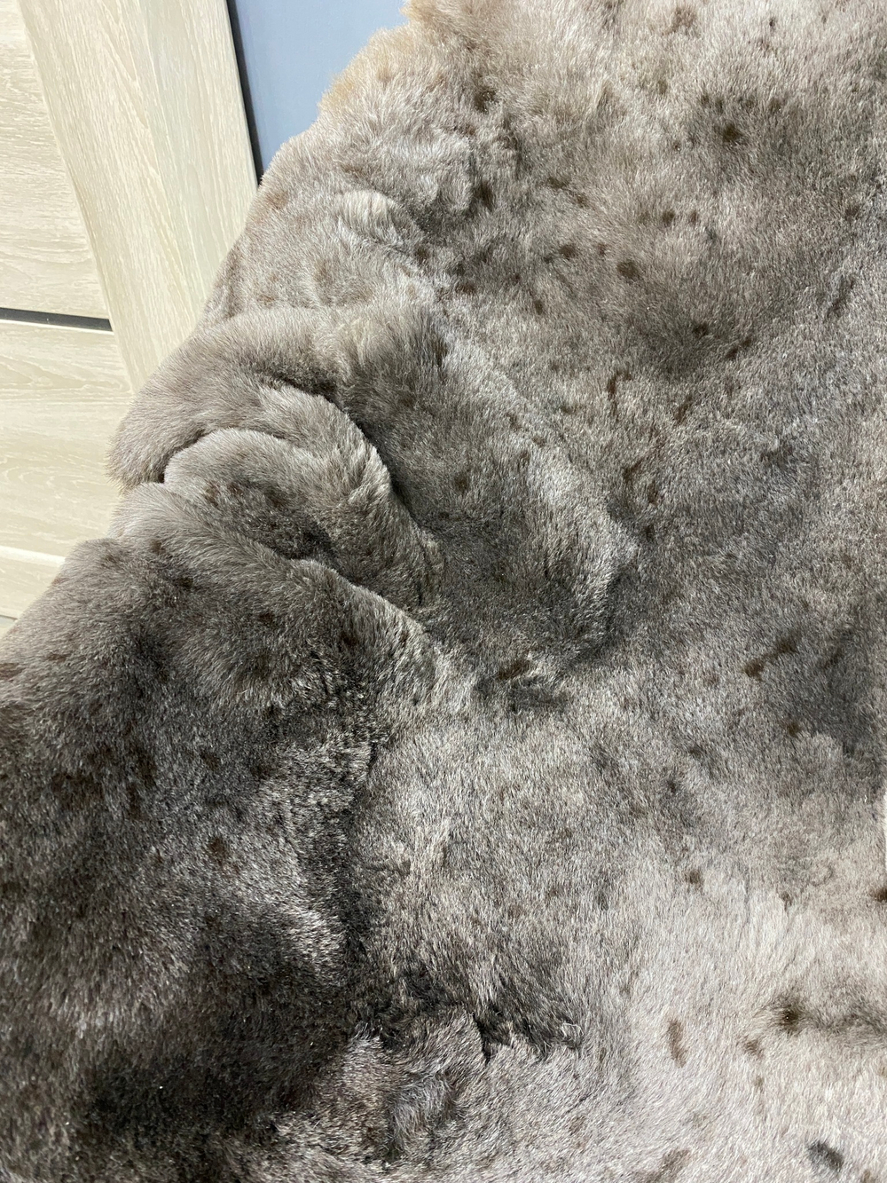 Шкура коврик меховой прикроватный овчина, 110х60 см.