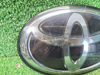 Эмблема решетки радиатора Land Cruiser 200 (15-21)