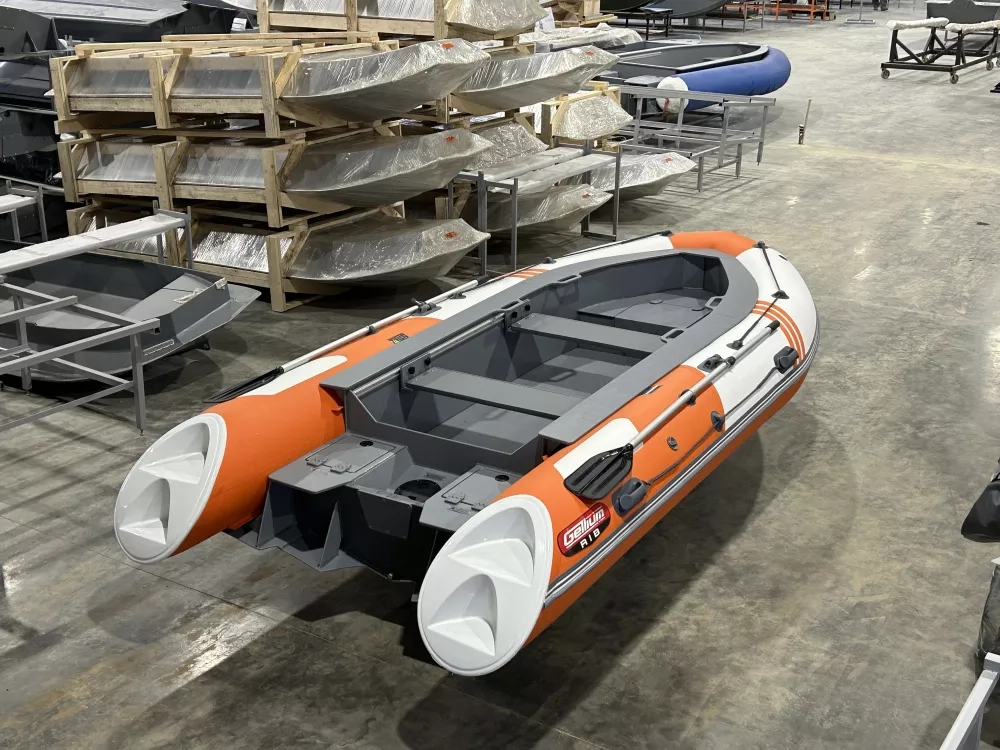 Моторная лодка РИБ Gelium 4300 (высокий борт, пластиковый конус)