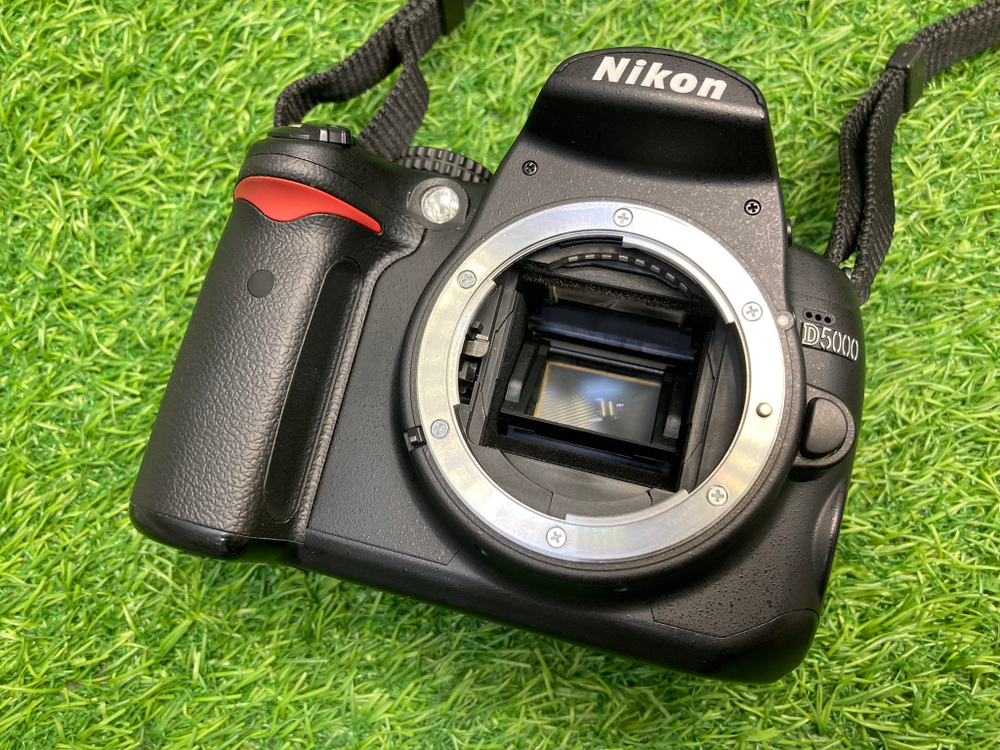 Nikon D5000 kit 18-55mm 10.000 кадров