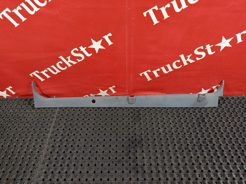 Накладка стойки левой