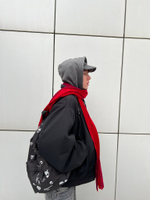 Колючий красный шарф