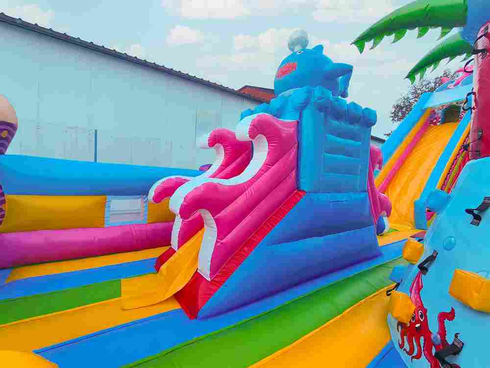 Коммерческий надувной батут «В гостях у акулы», 18*10*7 м