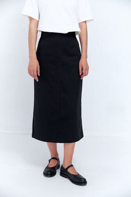 Юбка с разрезом из черной джинсы