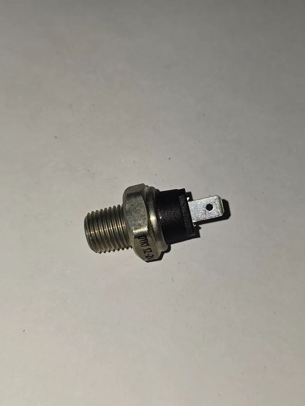 Датчик аварийного давления масла ММ111Д (6012.3829) (ЭМИ)