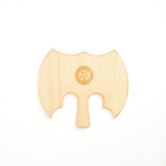 Деревянная менажница из кедра для подачи блюд и закусок с гравировкой "Fortis cadere cedere non potest"