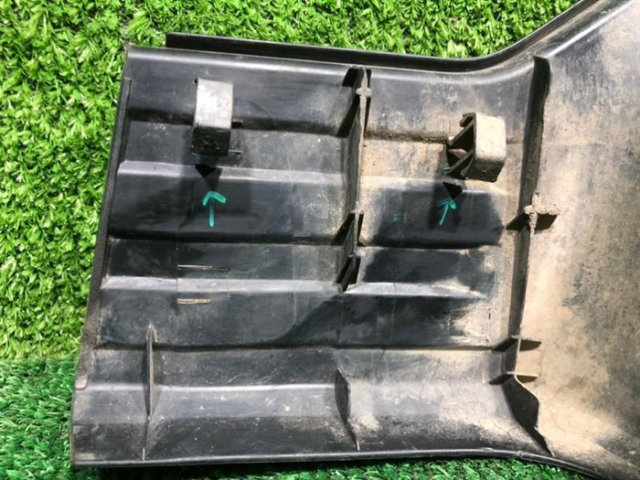 Накладка заднего бампера Toyota Hilux 8 (2015-н.в.)