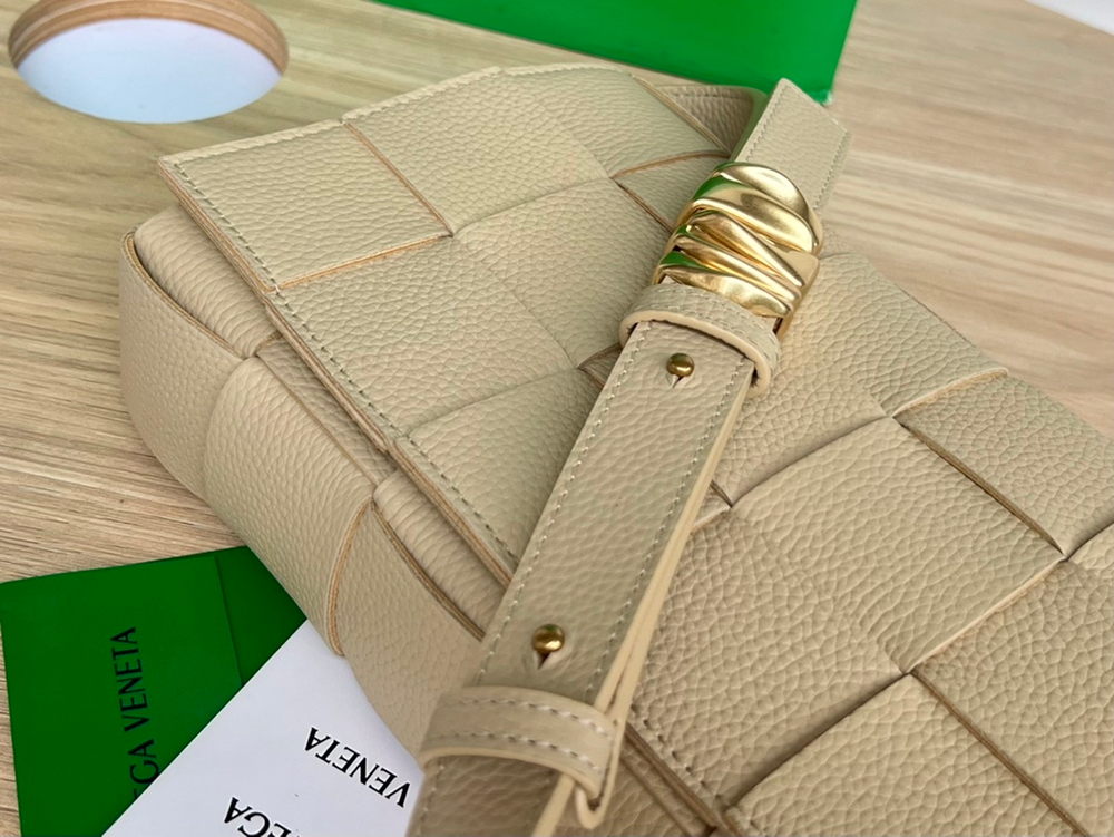 Bottega Veneta Cassette 23 cm
