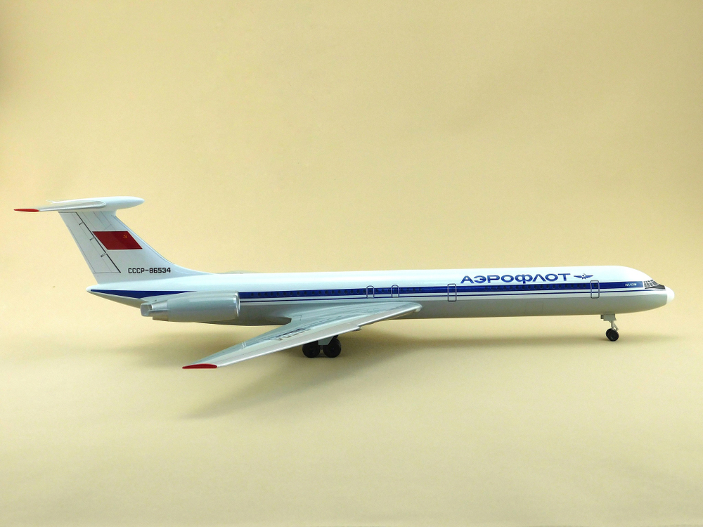 Модель самолета Ил-62М (М1:100, Аэрофлот СССР-86534, с шасси)