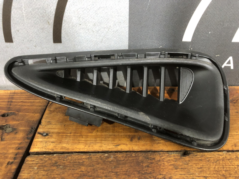 Решетка переднего бампера Toyota Camry (XV50) 14-18 Б/У Оригинал 5212733060