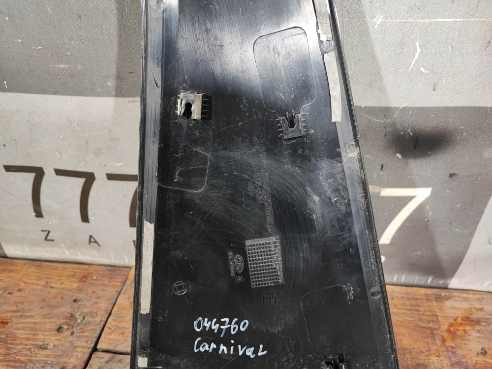 Накладка двери задней правой Kia Carnival 4 (KA4) 20-нв Б/У Оригинал 83280R0000