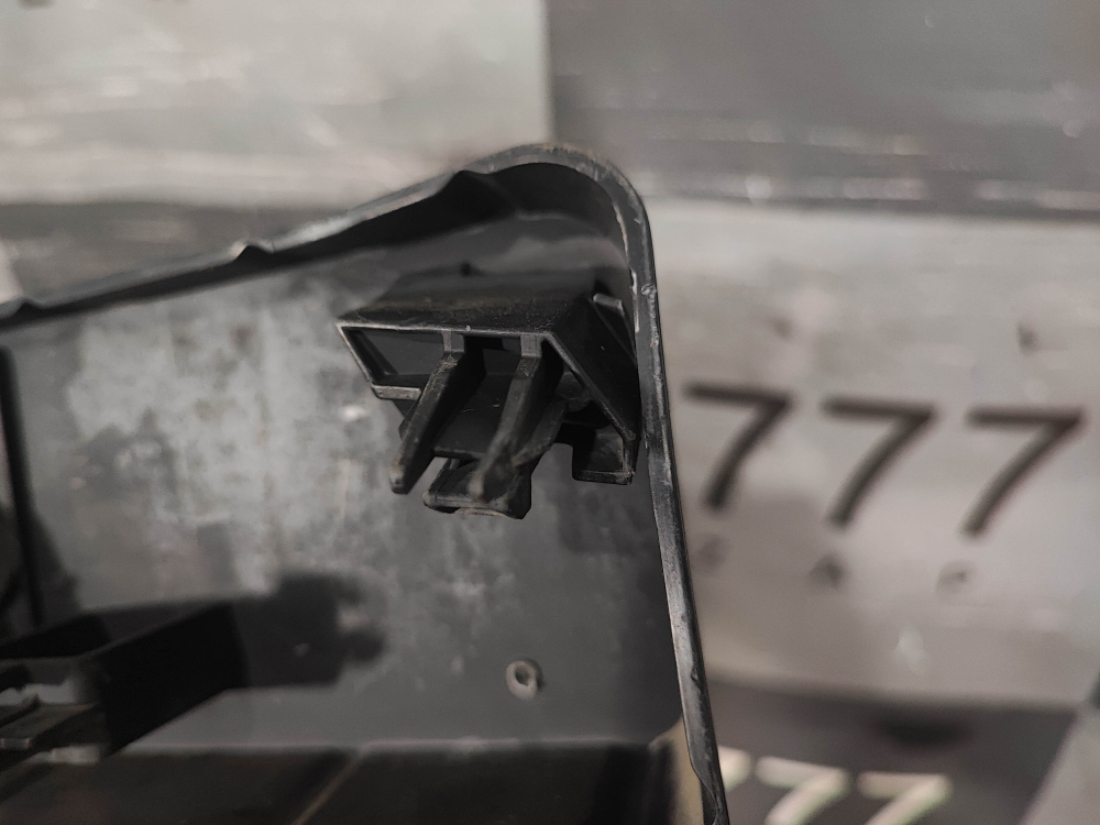 Площадка гос. номера Lexus ES 7 18-21 Б/У Оригинал 5211433520