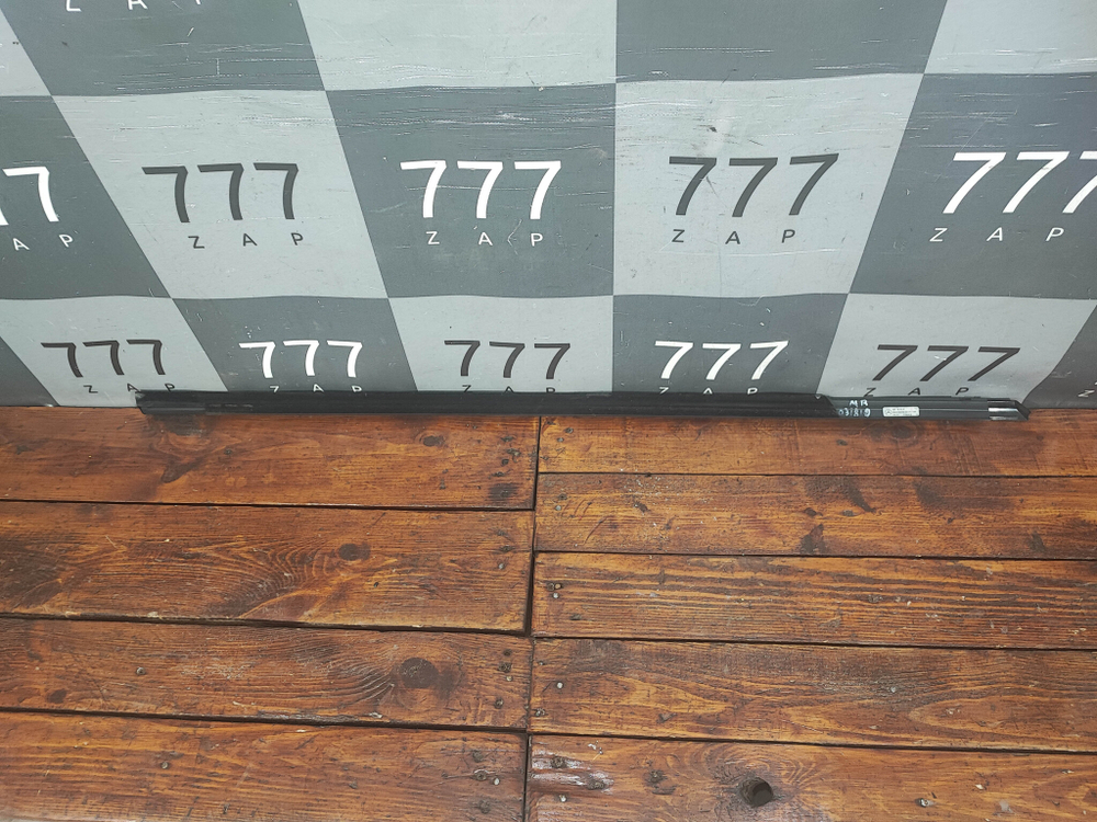 Молдинг стекла переднего левого CLS (C257) 17-нв Б/У Оригинал A2577250900