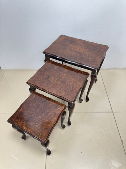 Набор из трех столиков