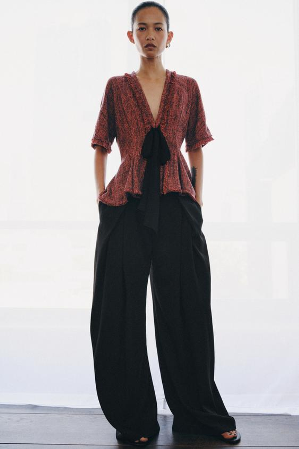 ZARA БРЮКИ WIDE LEG С ЗАЩИПАМИ — ZW COLLECTION, ЧЕРНЫЙ