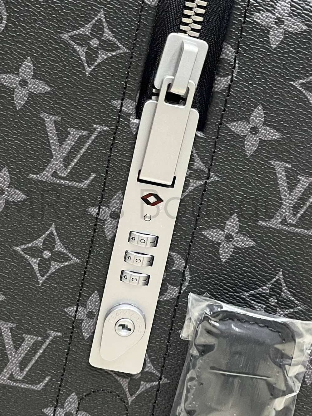 Чемодан Louis Vuitton Horizon 50 Monogram Eclipse