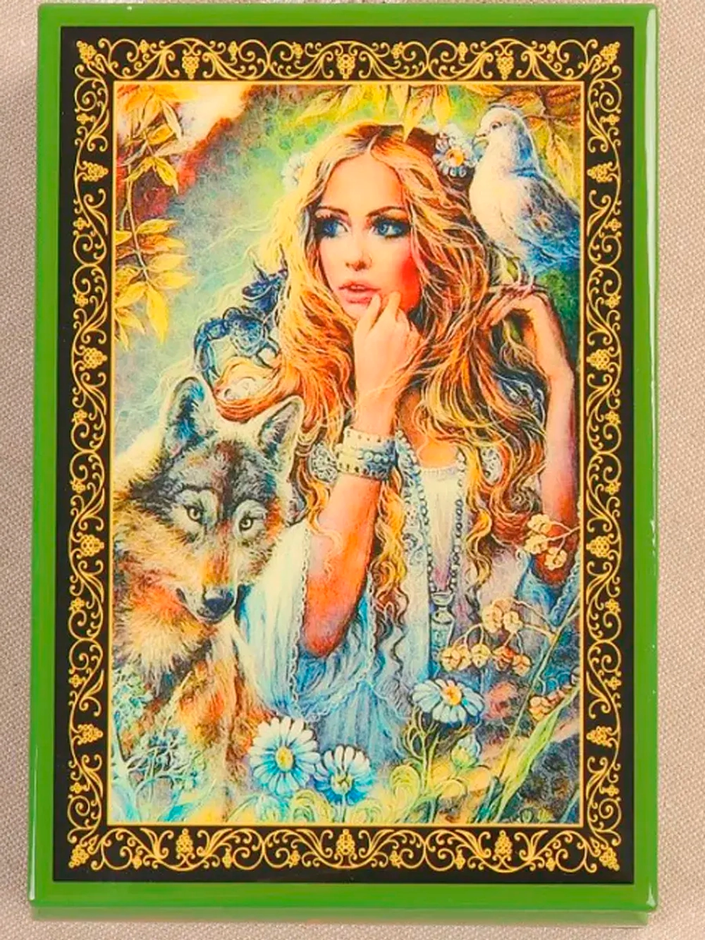 Шкатулка Лесная дева зелёная лаковая миниатюра