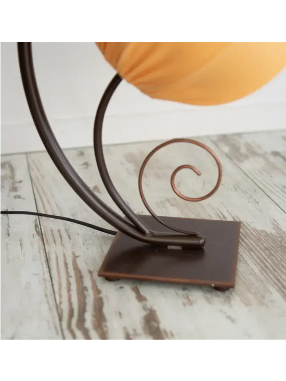 Торшер напольный с абажуром в гостиную современный