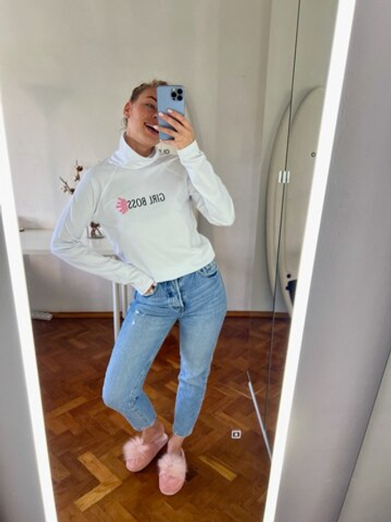 Водолазка с надписью GIRL BOSS (цвет - белый )