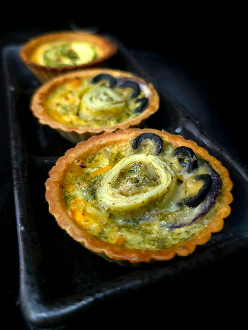 Киш с артишоком и маслинами