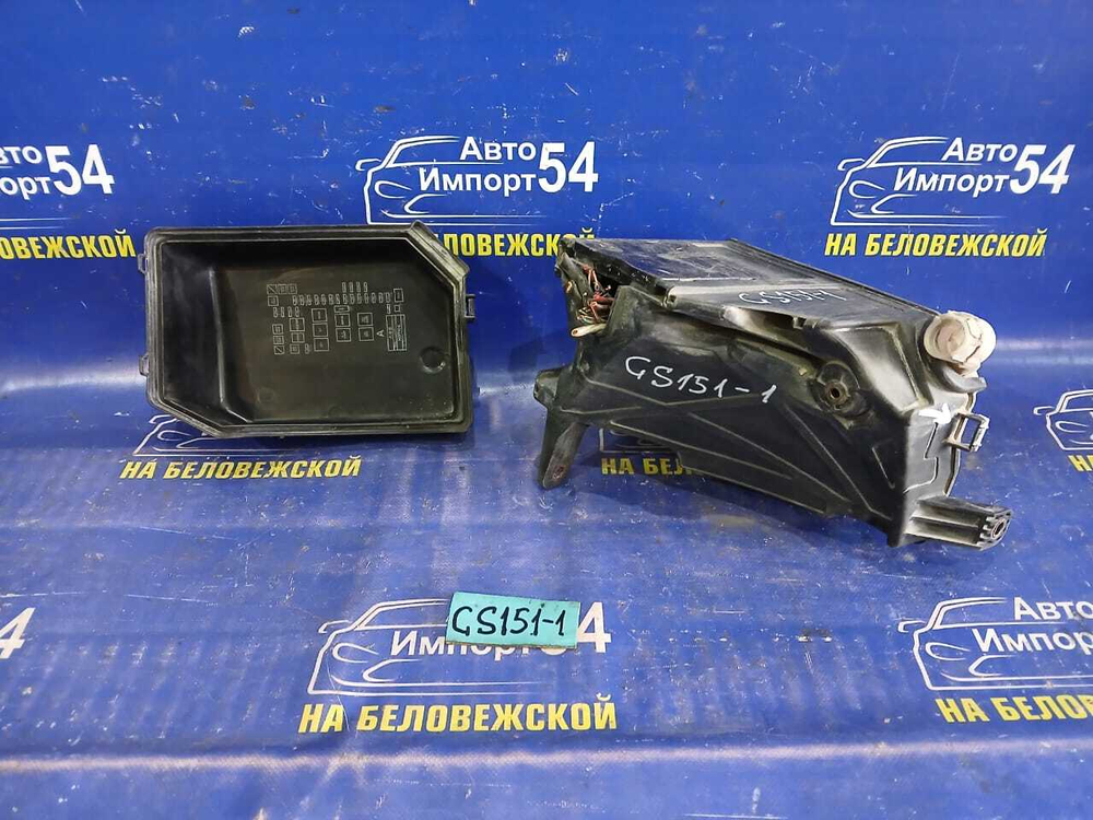 Блок предохранителей подкапотный TOYOTA CROWN 1997