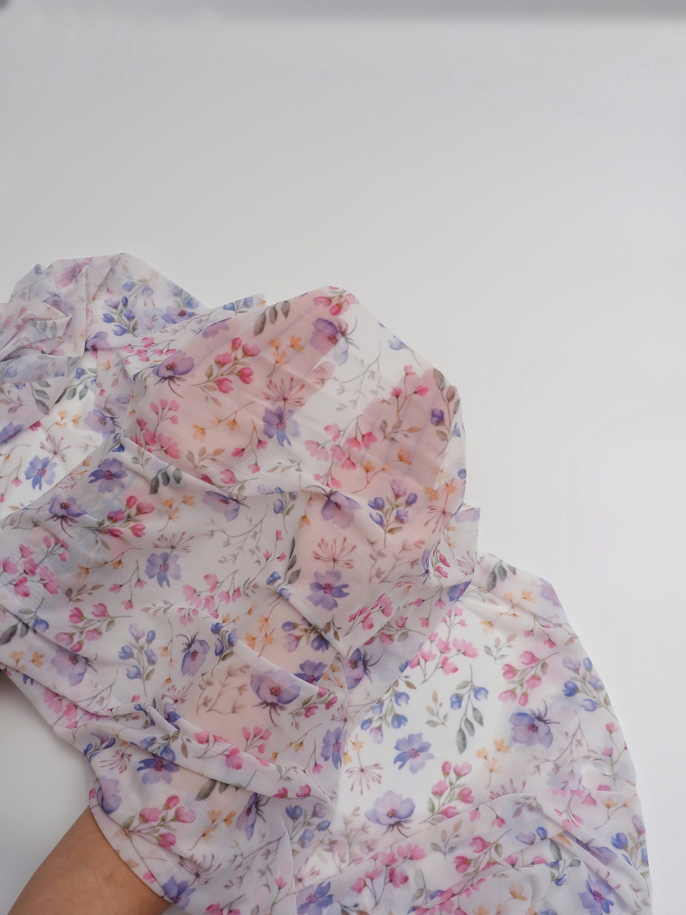 Сетка эластичная белая с цветочным принтом метражом